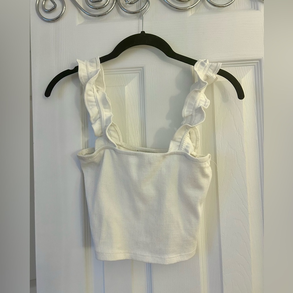 Cropped white cropped tank top/camisole